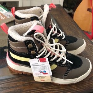 SO CUTE NWT Vans Ultrarange Exo Hi Canteen/ Marshmallow size womens 7